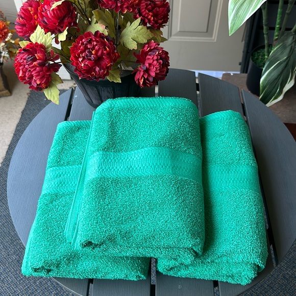 B21 Bath Towel (set of 3) - Picture 2 of 2